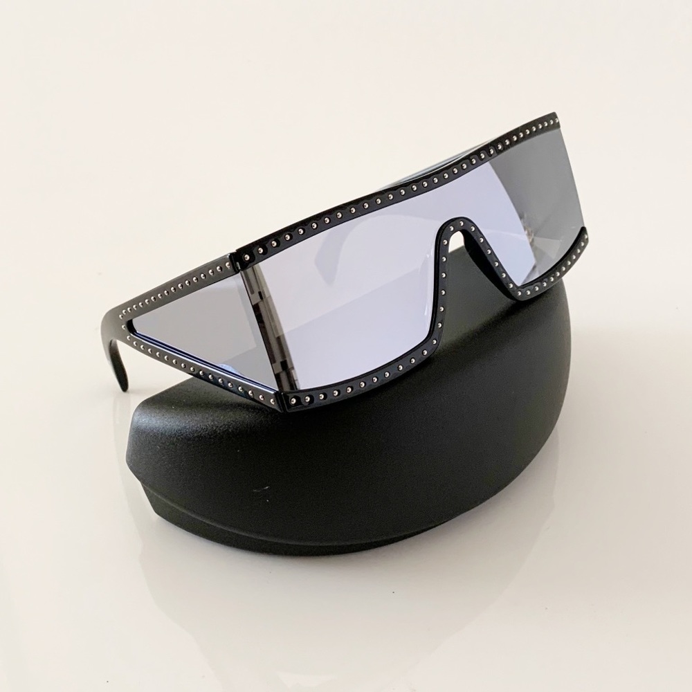 SOLD Moschino Sunglasses, New - Picture 12 of 16